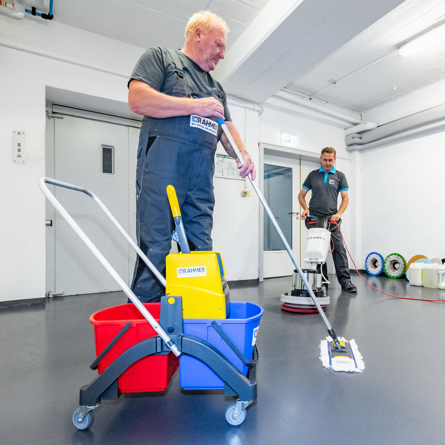 RAHMER Dienstleistungen Gebäudereinigung Grundreinigung Bodenbeschichtung Mopp Bodeneinlassen