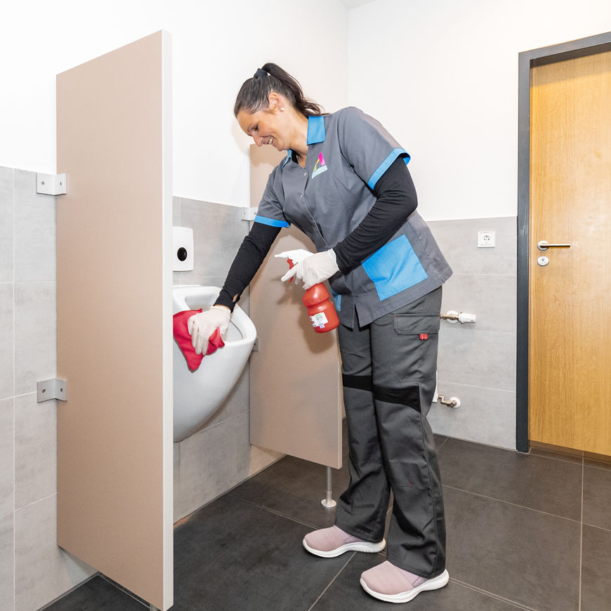 RAHMER Dienstleistungen Gebäudereinigung Sanitärreinigung Urinal Toilette 