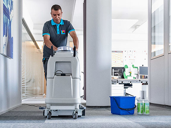 Professionelle Teppichreinigung Munchen Von Rahmer Gebaudereinigung