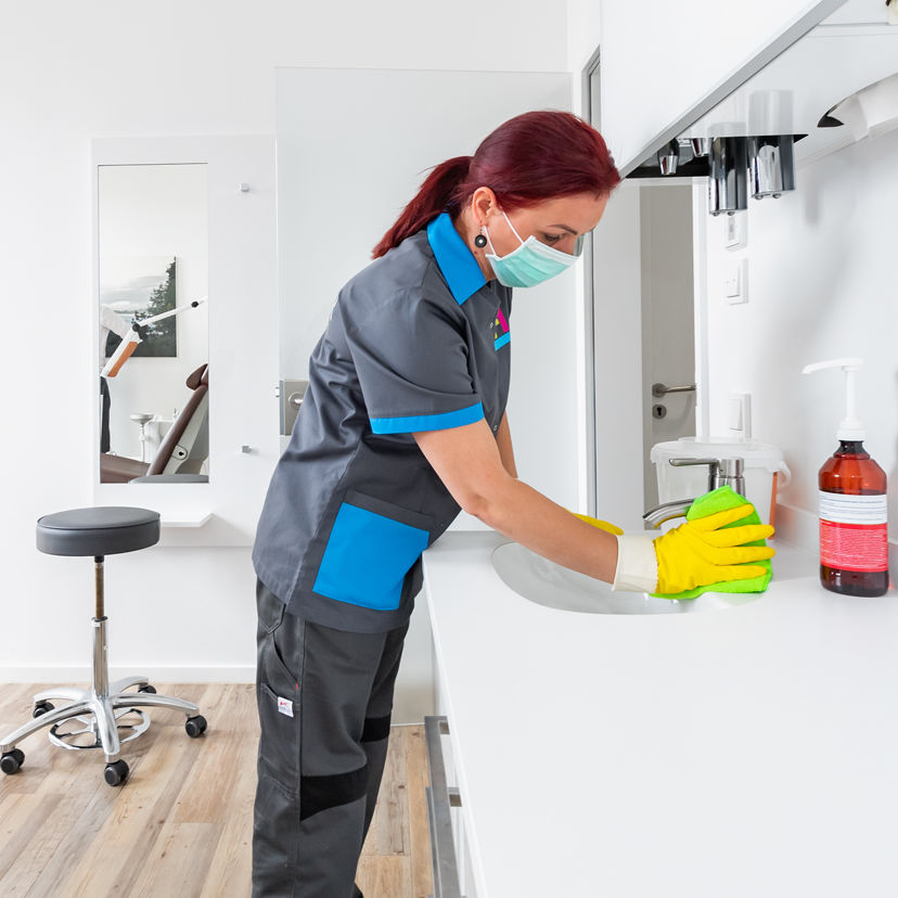 RAHMER Dienstleistungen Gebäudereinigung Hygienereinigung Reinigungskraft