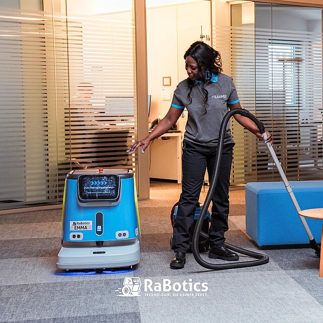 Reinigungsroboter mit wartung