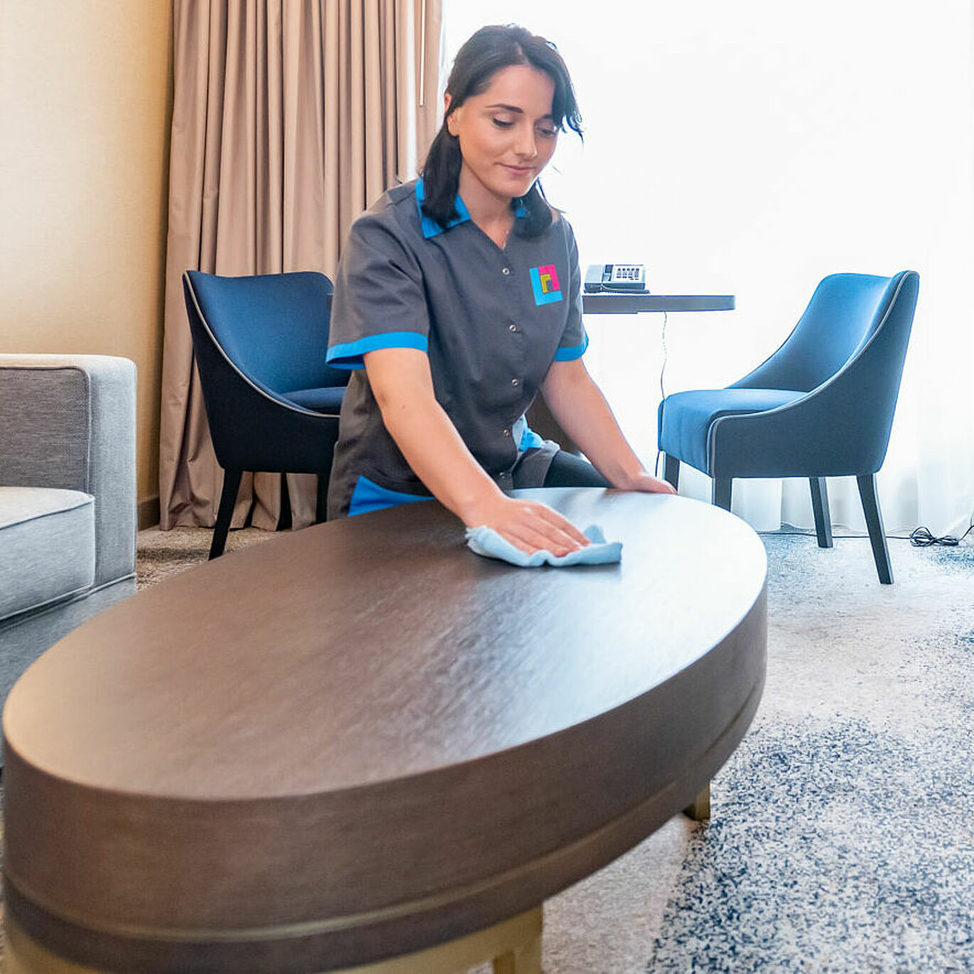 RAHMER Dienstleistungen Housekeeping plus Hotelreinigung Zimmerreinigung Zimmermädchen